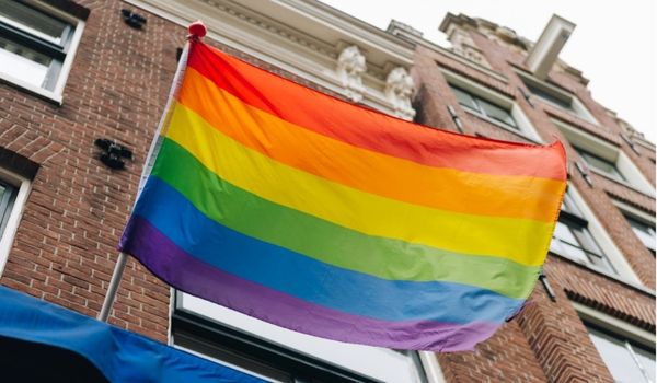 阿姆斯特丹LGBT社区彩虹旗飘扬