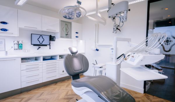 最好的牙科诊所在荷兰Lassus Tandartsen